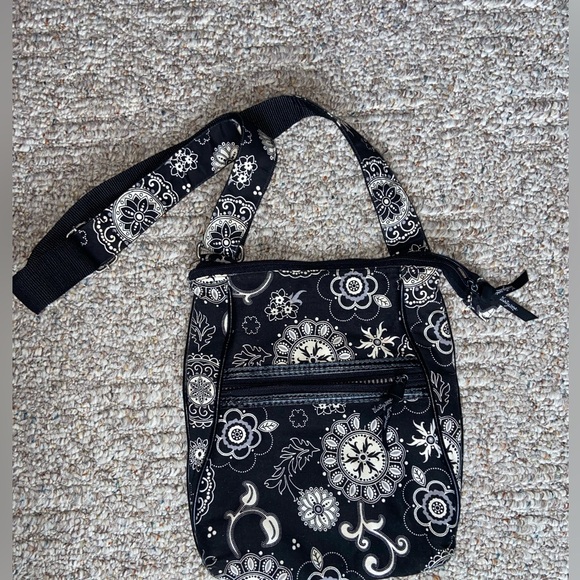 Thirty -One Onyx Medallion Black Crossover Bag - Picture 4 of 11
